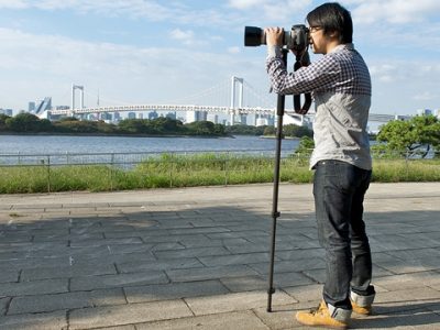 カメラを撮るパパ