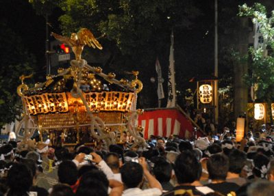 鳥越祭の御神輿