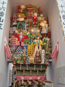 博多華丸大吉の飾り山