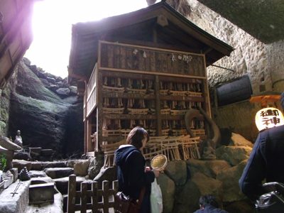 銭洗弁財天宇賀福神社