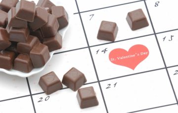 チョコレートとバレンタインデーに印のあるカレンダー